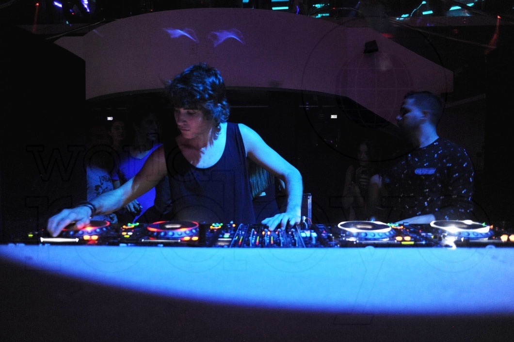 27-Danny Avila DJing17