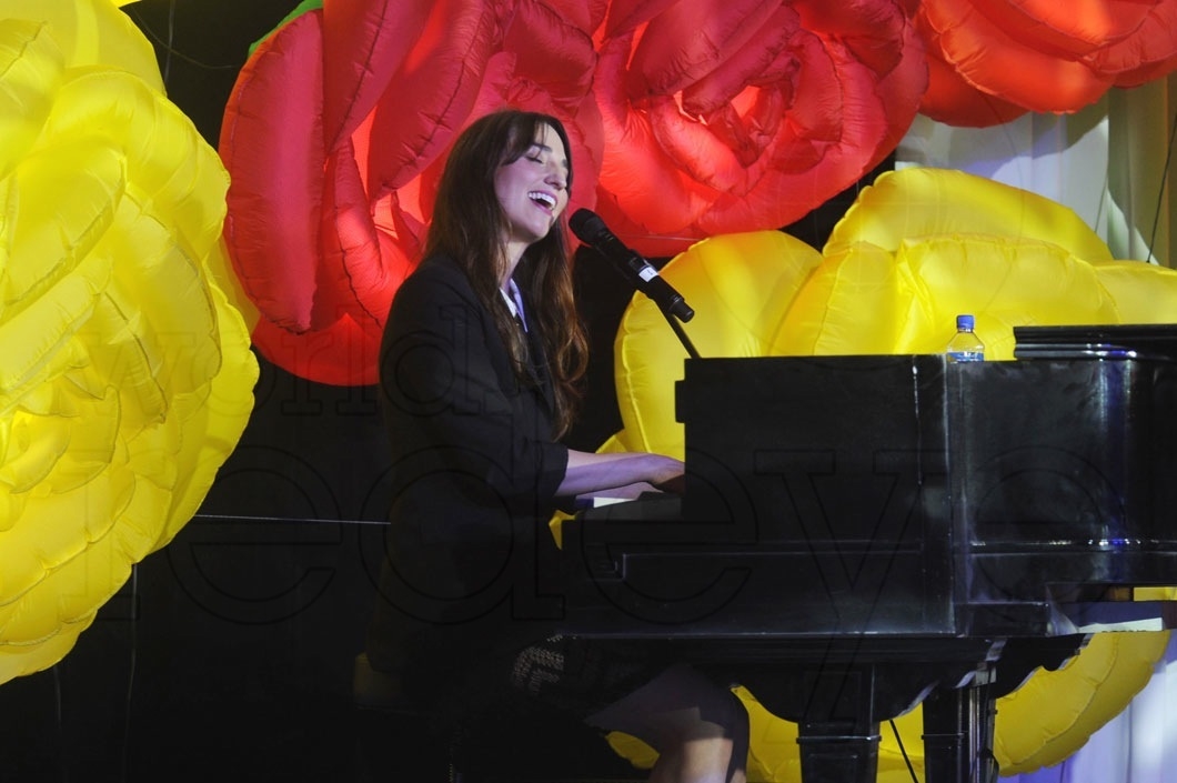 4.8-Sara Bareilles performing 7