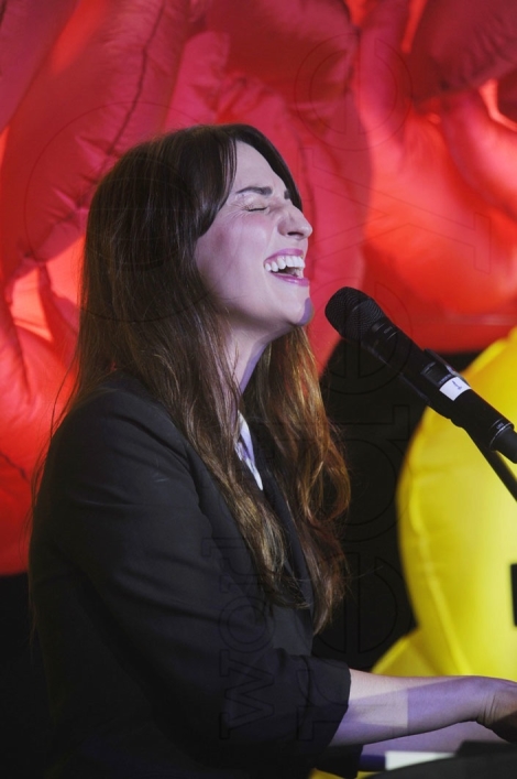 5-Sara Bareilles performing 10