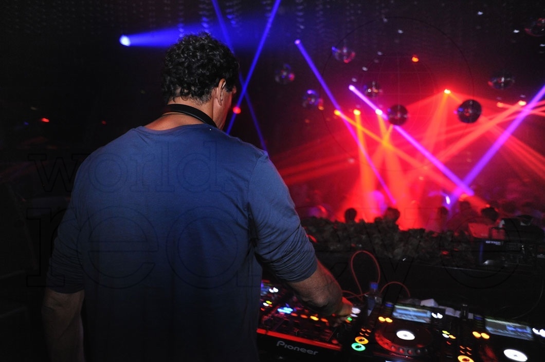 14-Rony Seikaly DJing2