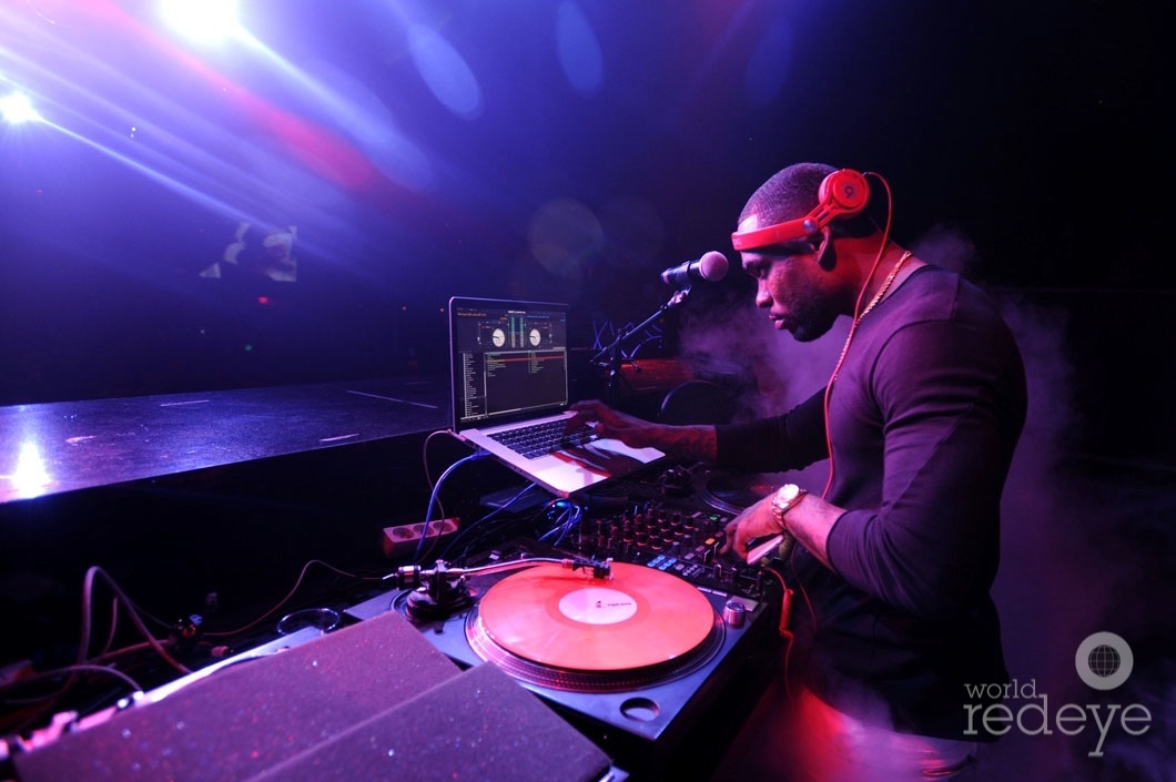 24-Stevie J djing 2