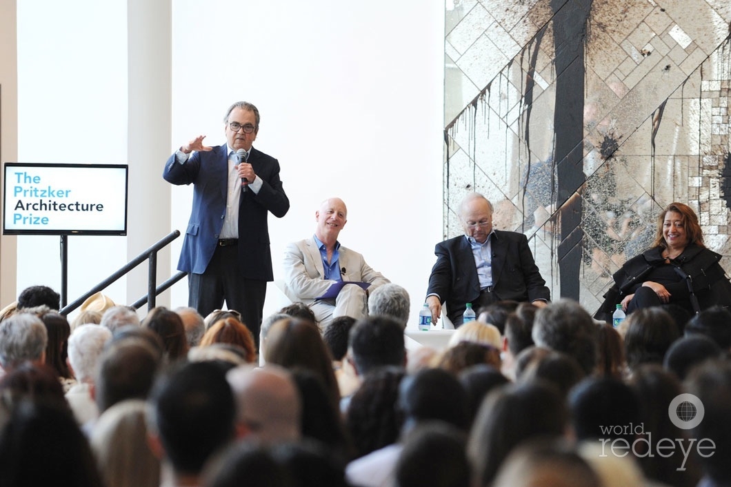 11-Carlos de la Cruz speaking, Paul Goldberger, Glenn Murcutt, & Zaha Hadid