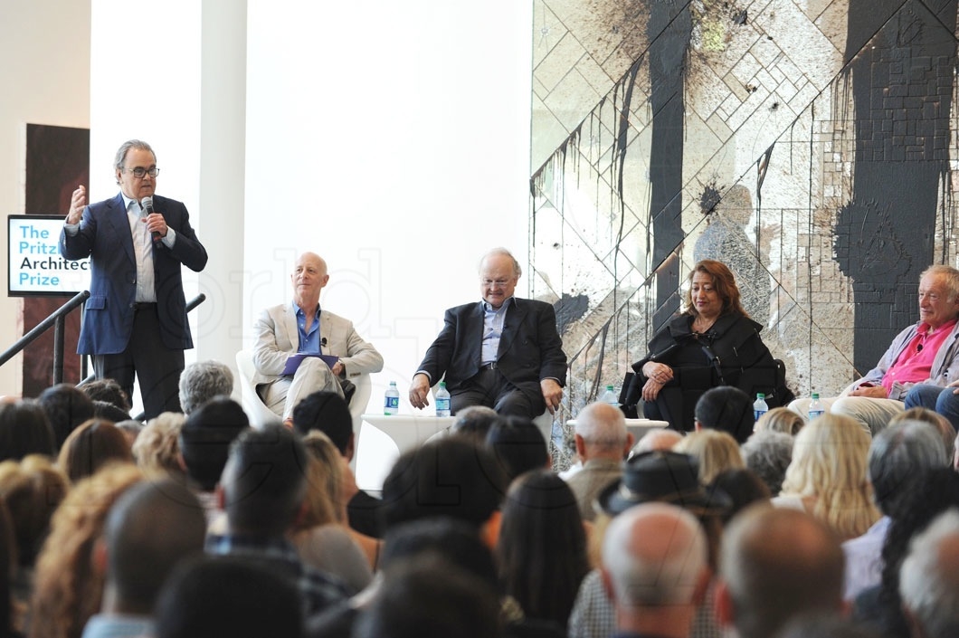 11.5-Carlos de la Cruz speaking, Paul Goldberger, Glenn Murcutt, Zaha Hadid, & Richard Rogers