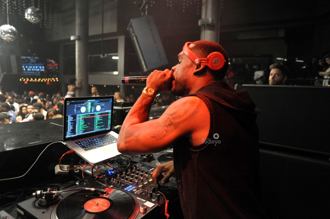 89-Stevie J DJing3_new