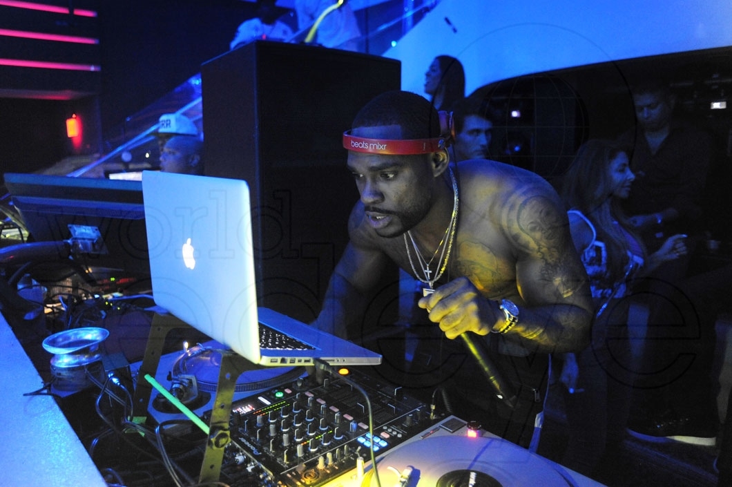 37-Stevie J DJing_new