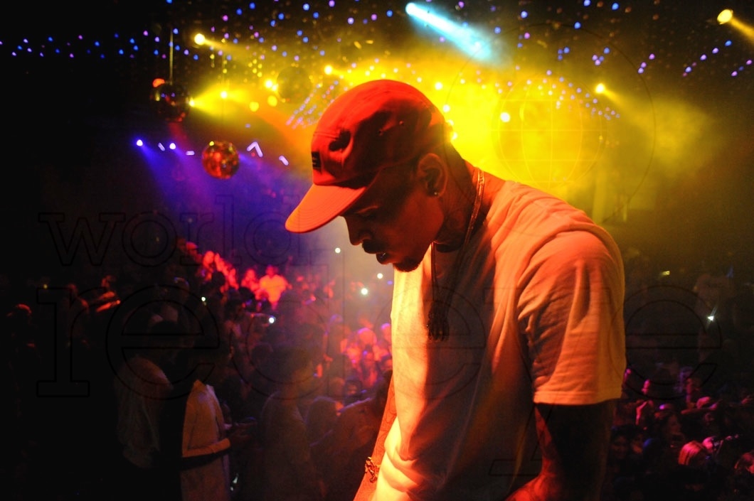 3.9-Chris Brown LIVE57