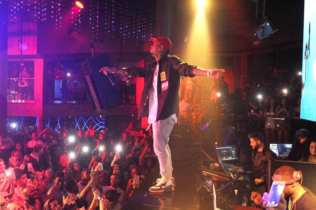 4-Chris Brown LIVE6