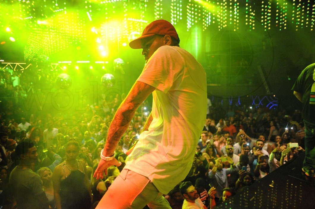 58-Chris Brown LIVE59