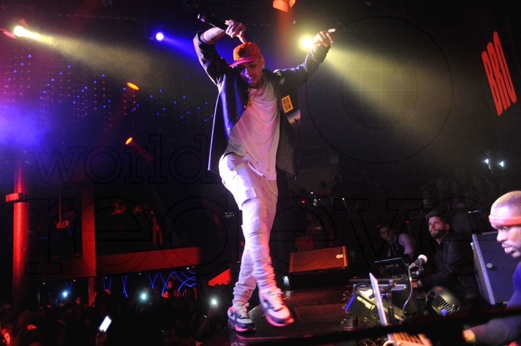 6.4-Chris Brown LIVE41