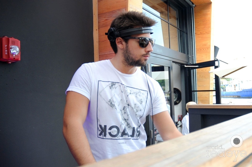 2-Alex Beca DJing