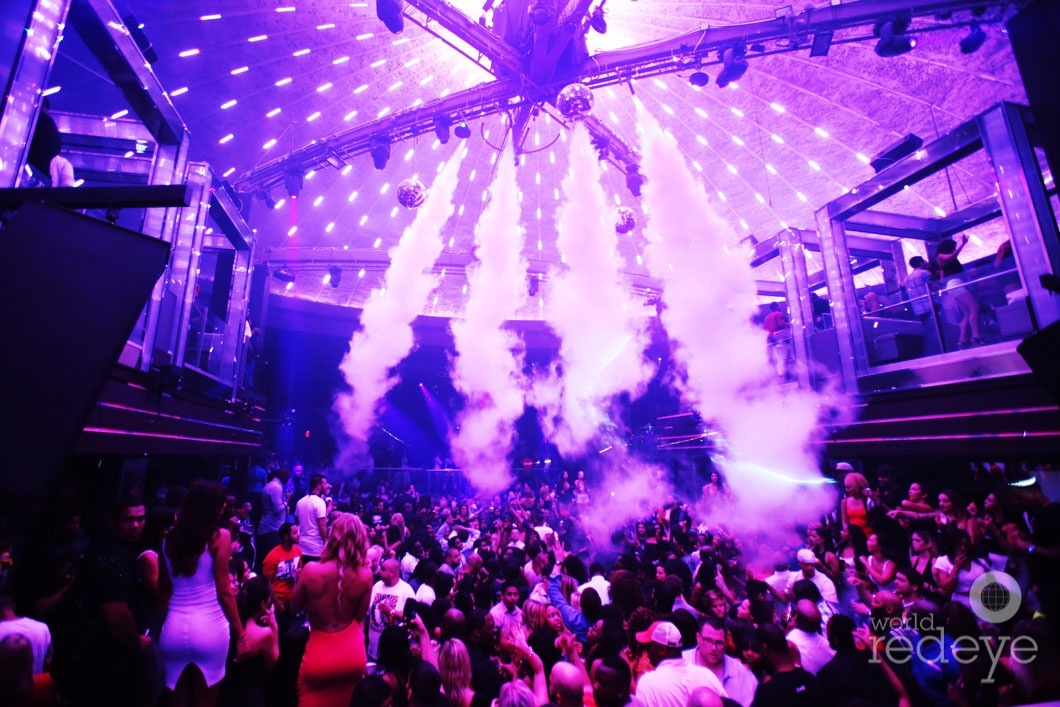 14-Atmosphere at LIV at Fontainebleau3