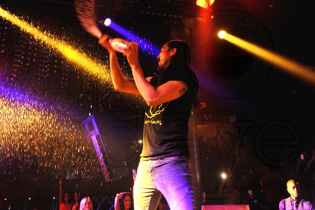 10-Steve Aoki performing 5