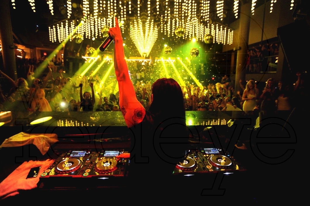 21-Steve Aoki djing 48