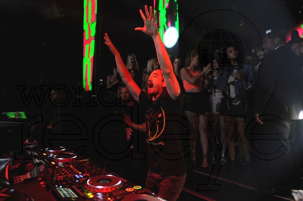 21.8-Steve Aoki djing 27