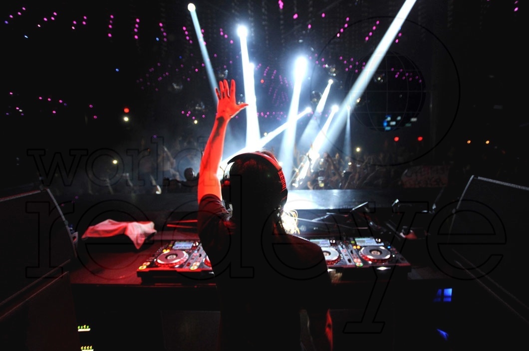 42-Steve Aoki djing 17