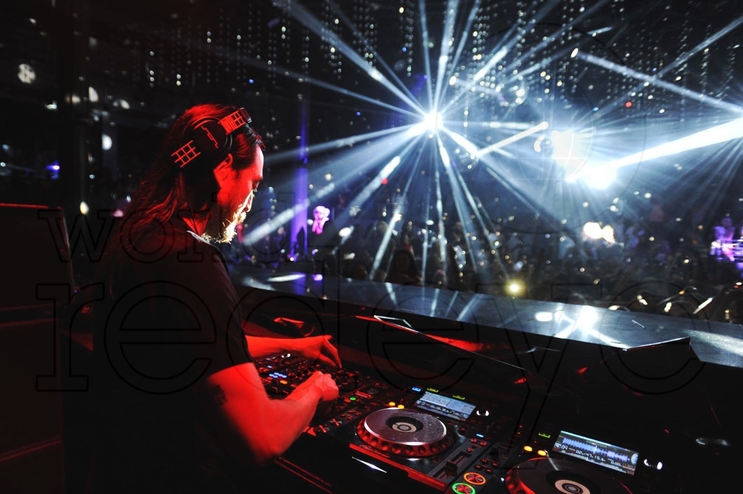 43-Steve Aoki djing 1