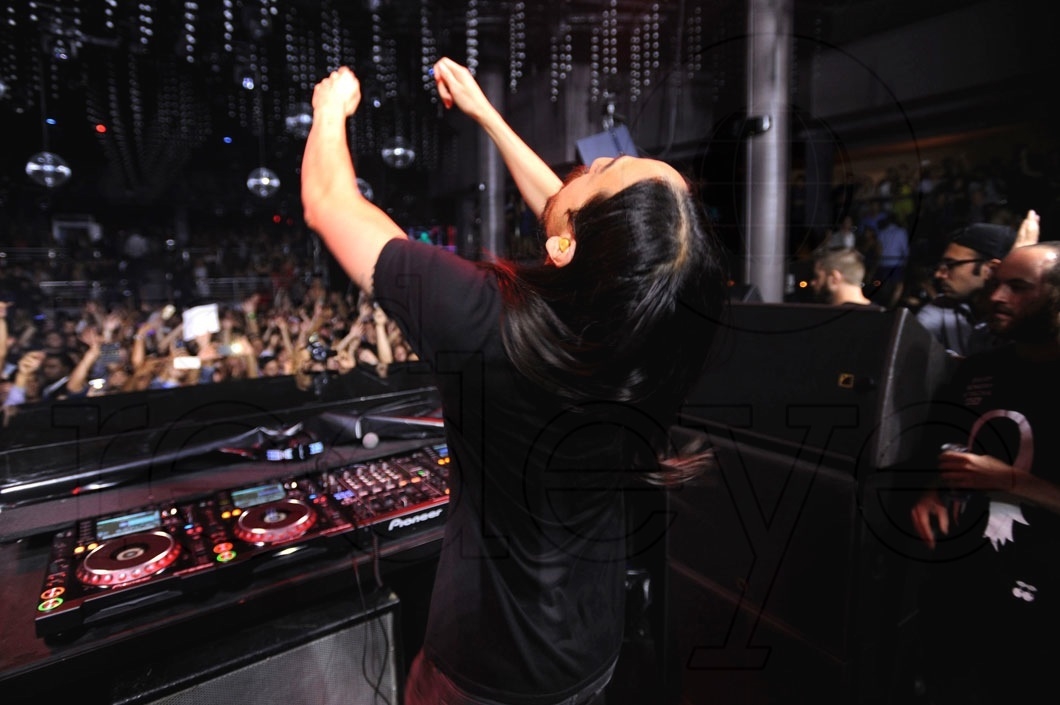 45-Steve Aoki djing 34