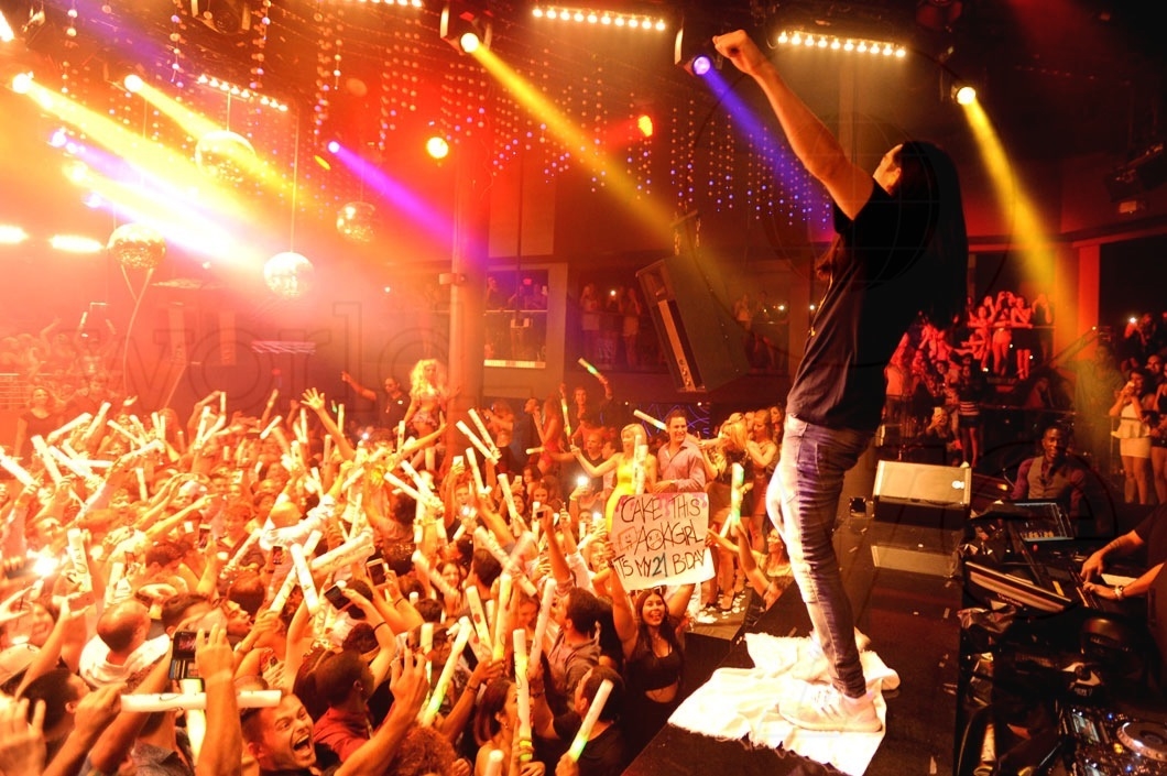 6.5-Steve Aoki performing 19