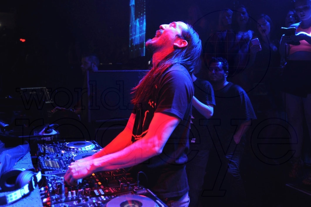 t-Steve Aoki djing 28