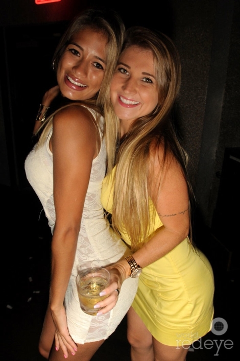 24-Ariane Fernanda & Friend