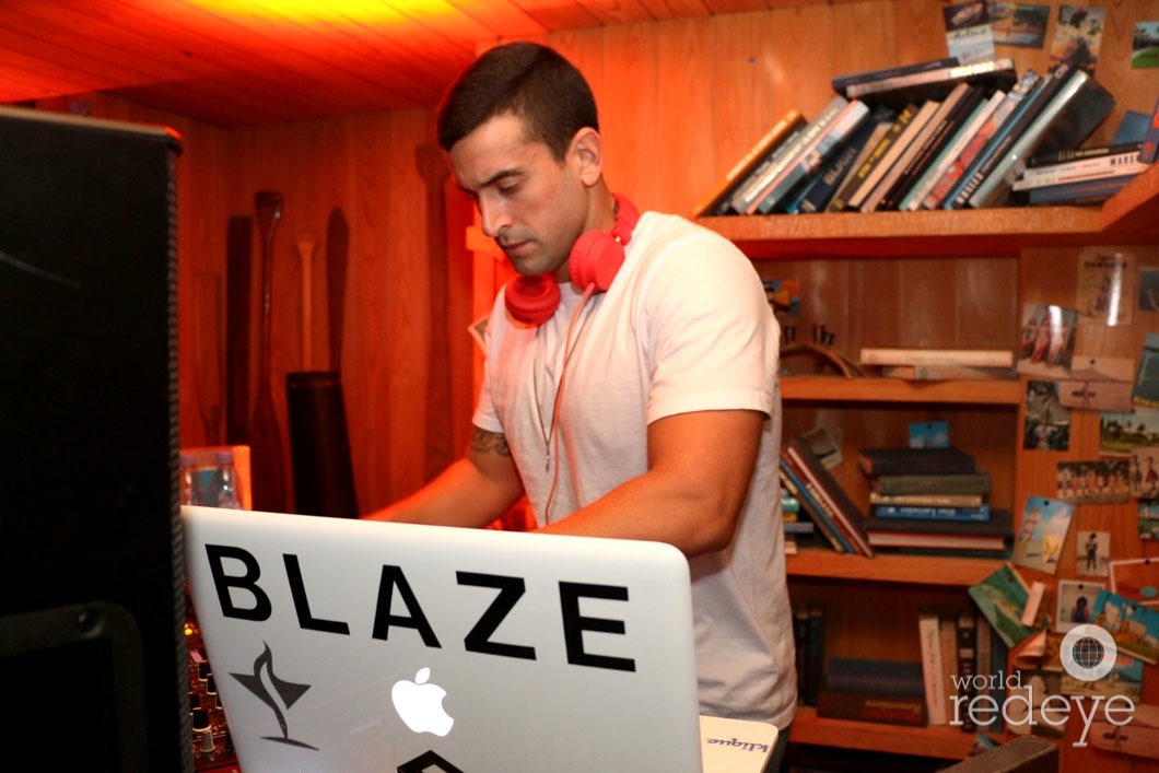 8-BLAZE Djing2