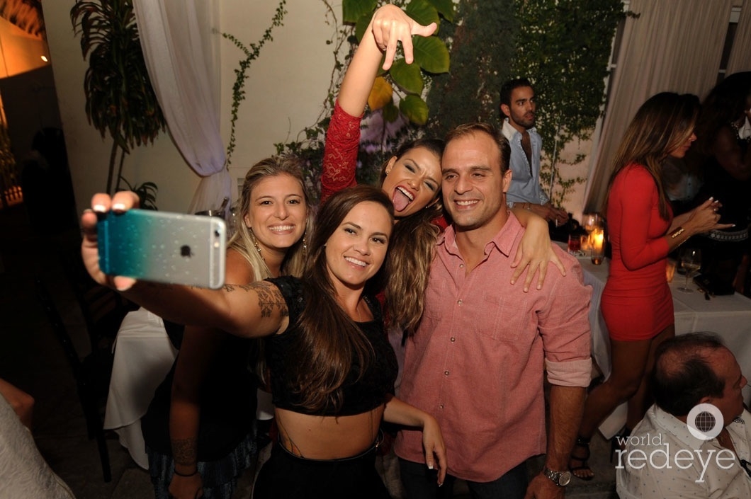 Mariana Lobo, Ju Abreu, Alice Claro, & Henrique