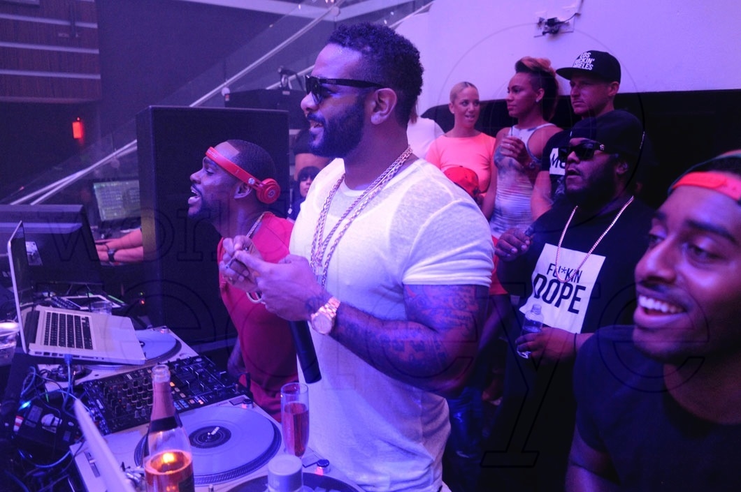 18-Stevie J & Jim Jones DJing1