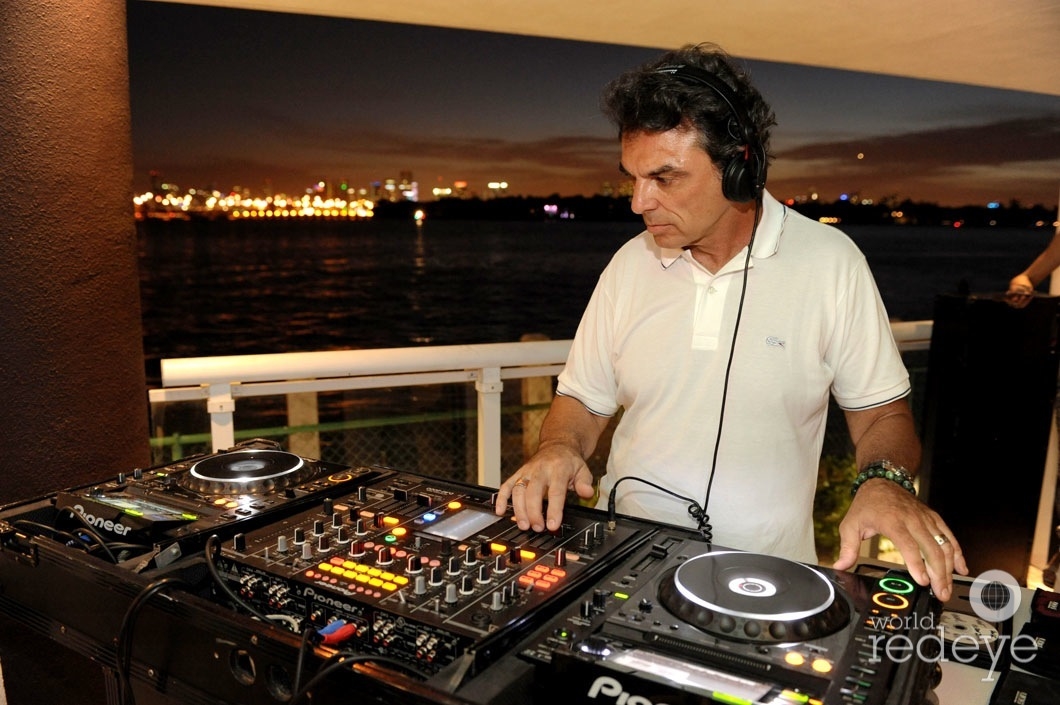 30-y-Raul Boesel DJing