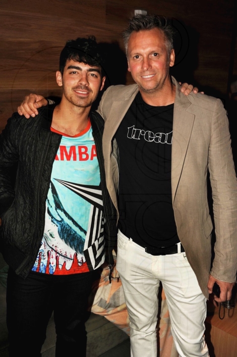 1.1b-Joe Jonas & Steve Shaw1