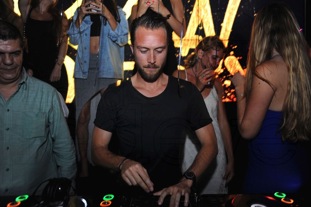 6-Norman Doray DJing_new