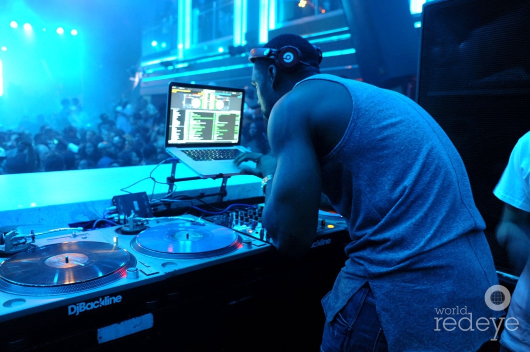 7-Stevie J DJing2_new