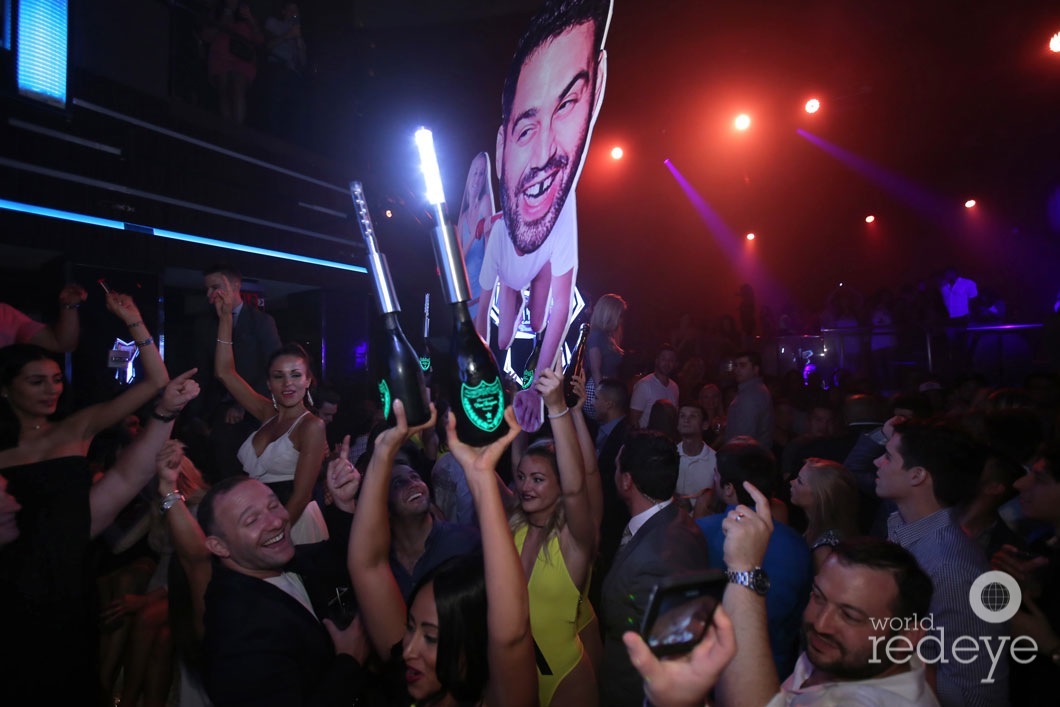 29-Atmosphere at LIV at Fontainebleau2