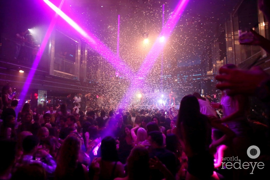 9-Atmosphere at LIV at Fontainebleau11