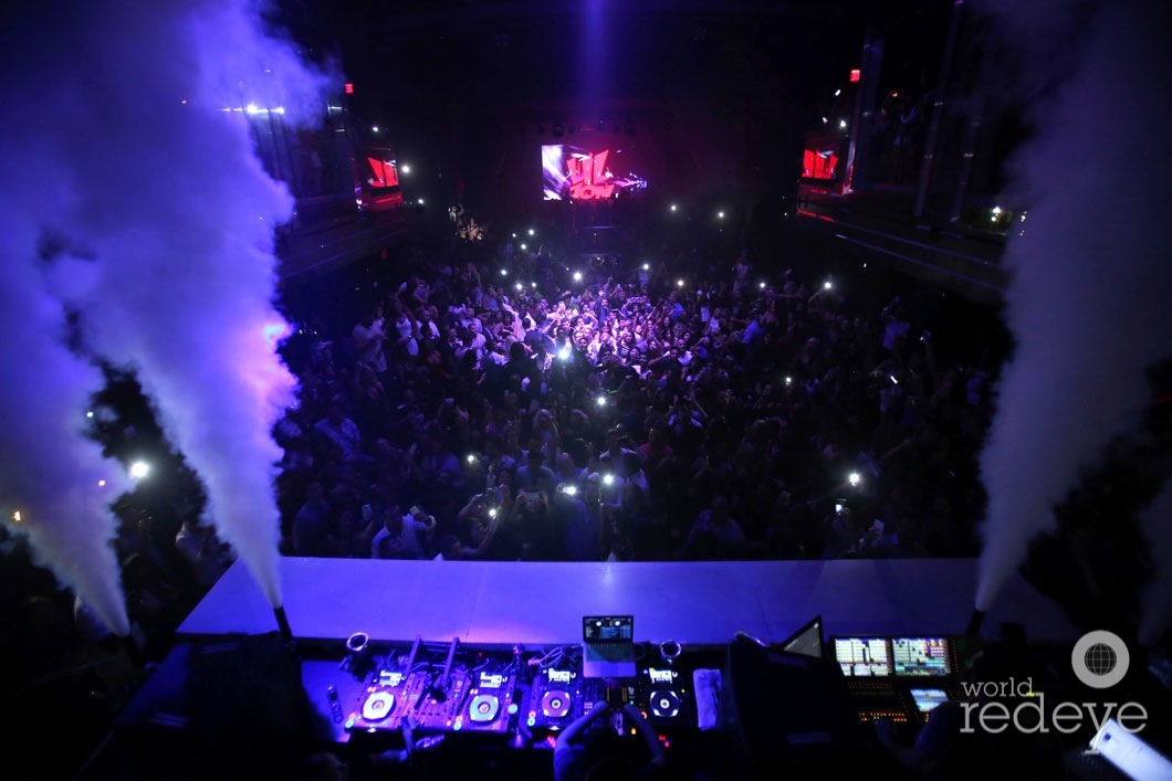 10-Atmosphere at LIV at Fontainebleau2