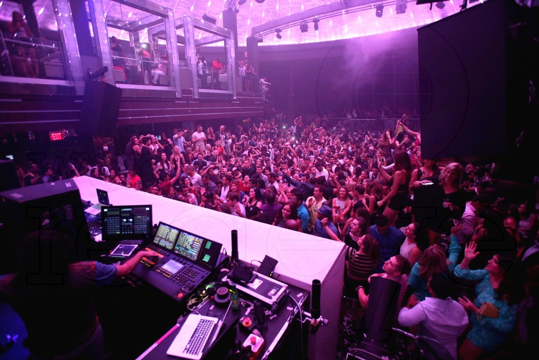 3-Atmosphere at LIV at Fontainebleau11