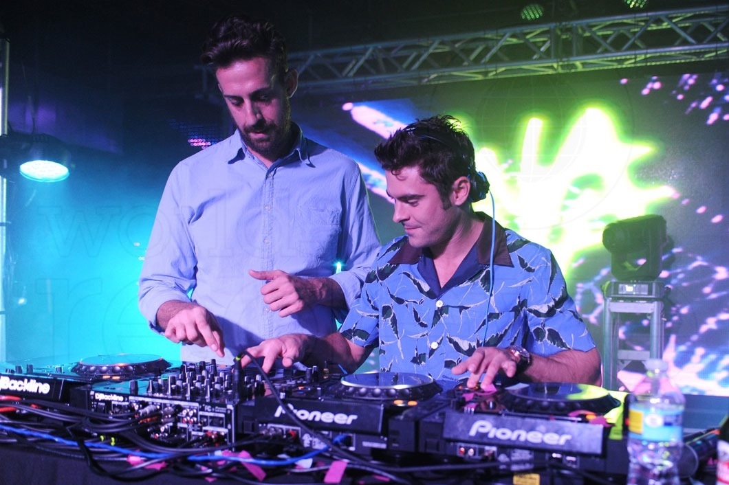 6-Them Jeans & Zac Efron djing1