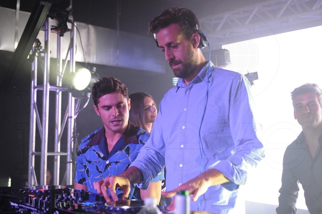 7.5-Zac Efron & Them Jeans djing1