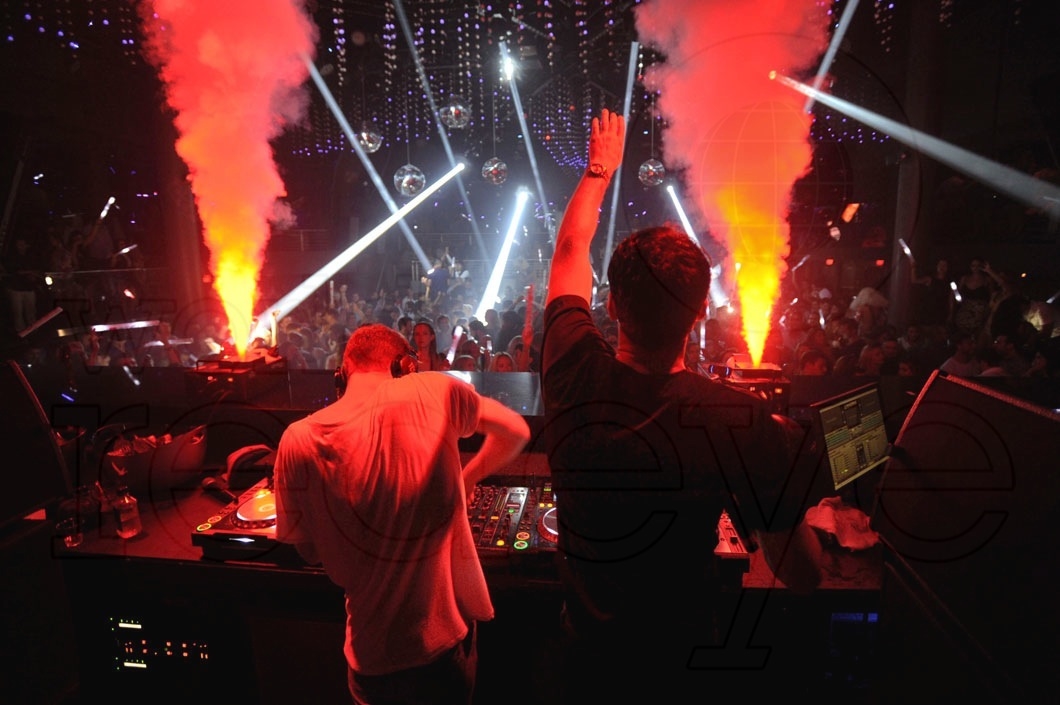 5-The Chainsmokers djing 24