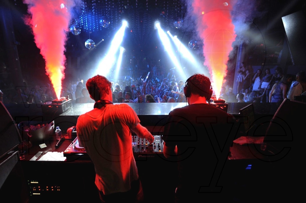 7-The Chainsmokers djing 47