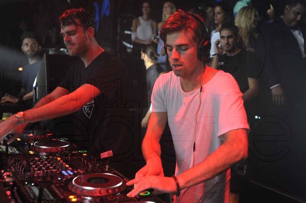 8.4-The Chainsmokers djing 45