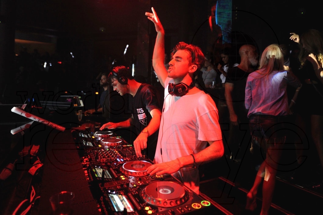 8.5-The Chainsmokers djing 34