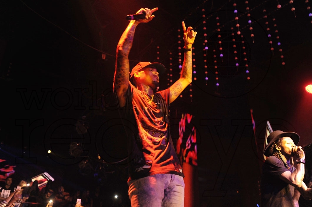 2-Chris Brown & Lil Wayne performing_new