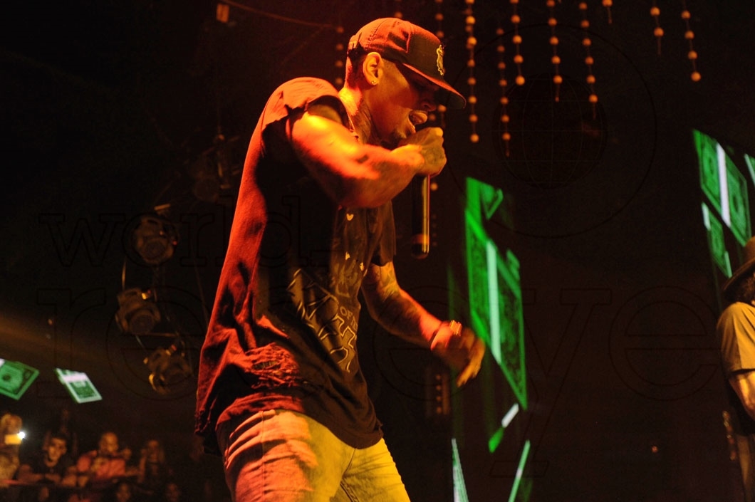 5 - Chris Brown performing & Lil Wayne_new