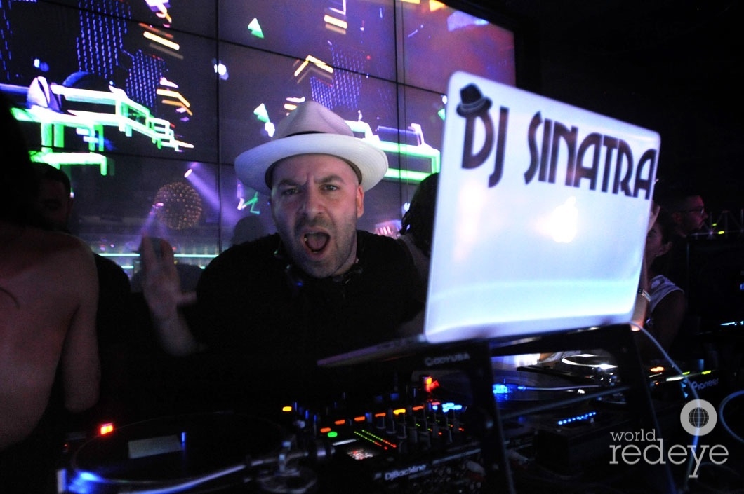 24-DJ Sinatra djing 2