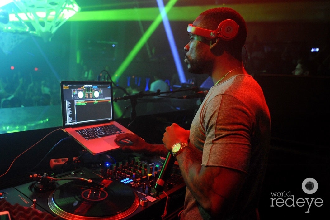 38-Stevie J DJing3