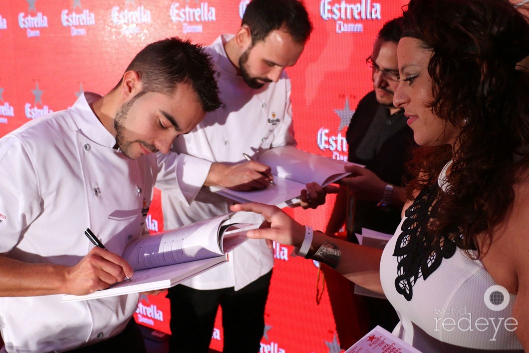 11-Davia Gill & Fran Agudo Signing books2