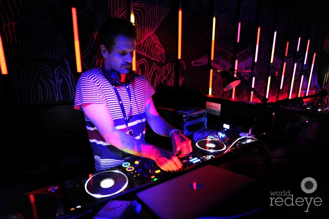 7-Touch Sensitive djing0_new