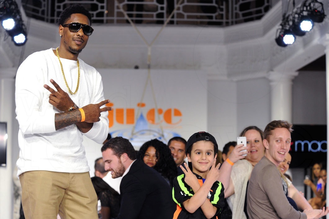 11.5-Mario-Chalmers-&-friend-on-runway3