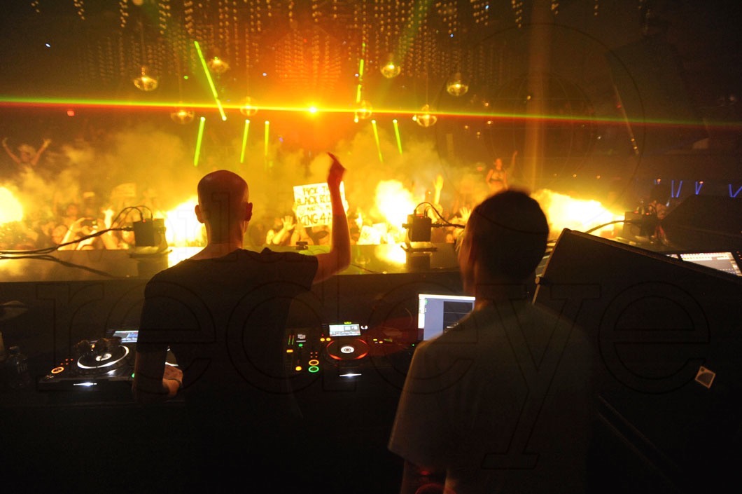 17-Above & Beyond djing11