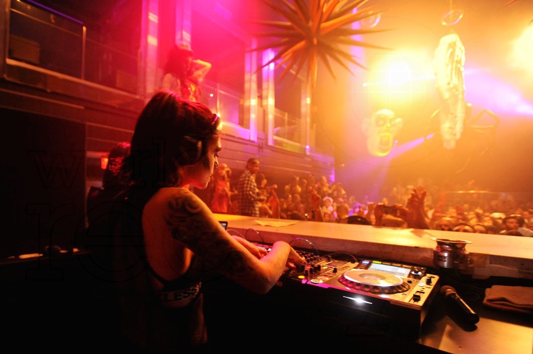 12-Krewella djing8